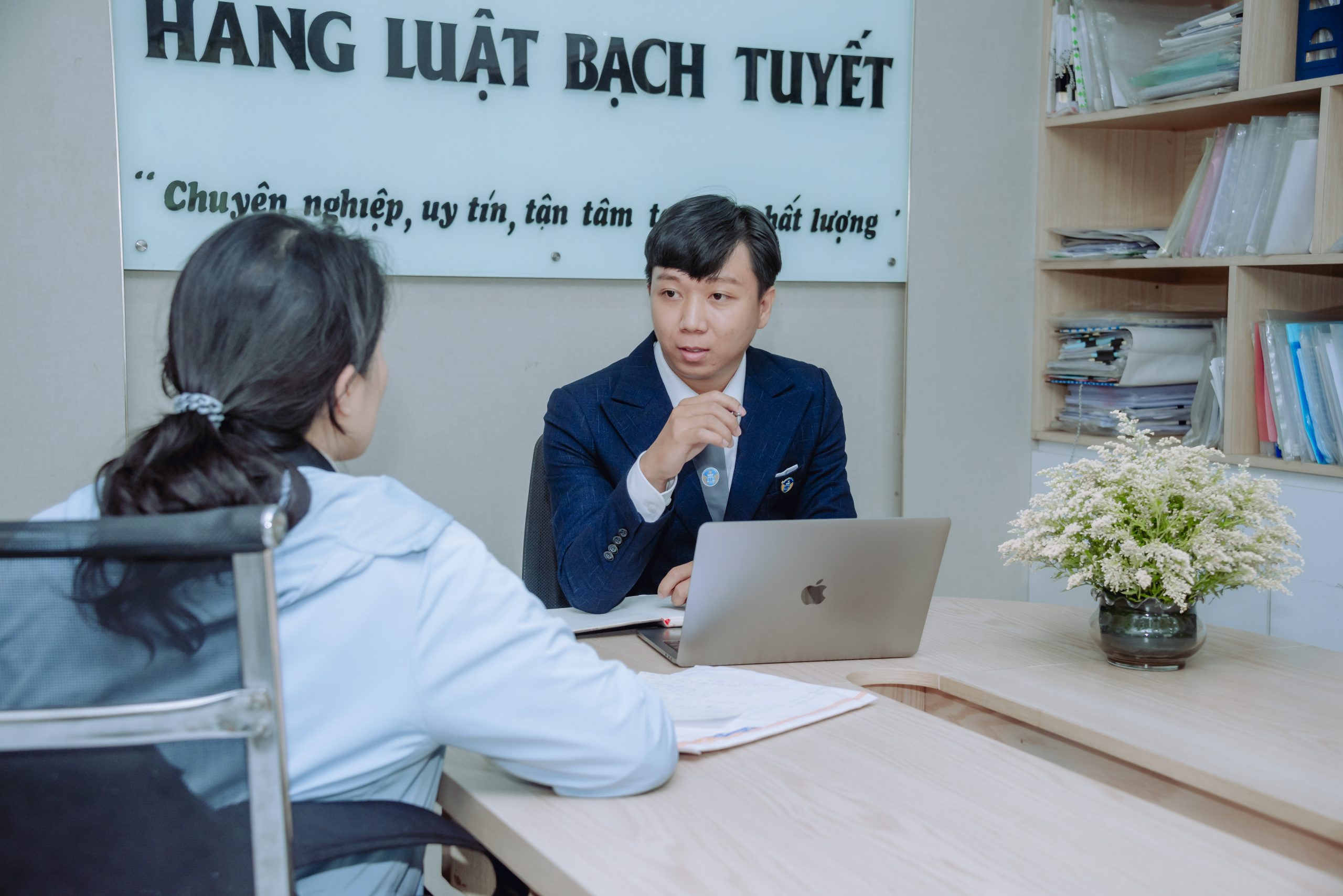 CĂN CỨ ĐỂ TẠM HOÃN XUẤT CẢNH ĐỐI VỚI NGƯỜI CÓ NGHĨA VỤ TRONG PHÁP LUẬT TỐ TỤNG DÂN SỰ ĐỐI VỚI CÔNG DÂN VIỆT NAM? 2 CĂN CỨ ĐỂ TẠM HOÃN XUẤT CẢNH ĐỐI VỚI NGƯỜI CÓ NGHĨA VỤ TRONG PHÁP LUẬT TỐ TỤNG DÂN SỰ ĐỐI VỚI CÔNG DÂN VIỆT NAM