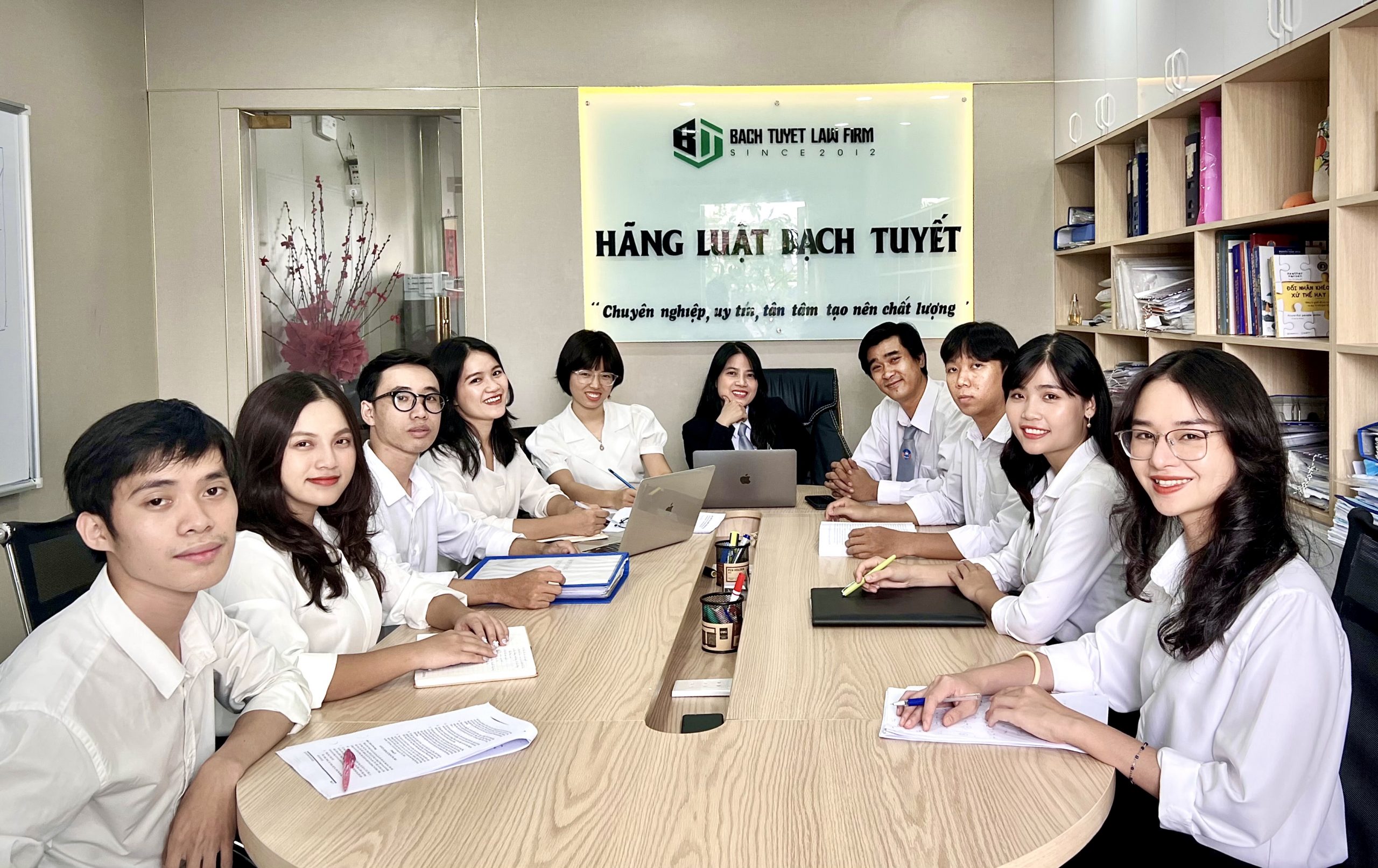 Hãng Luật Bạch Tuyết