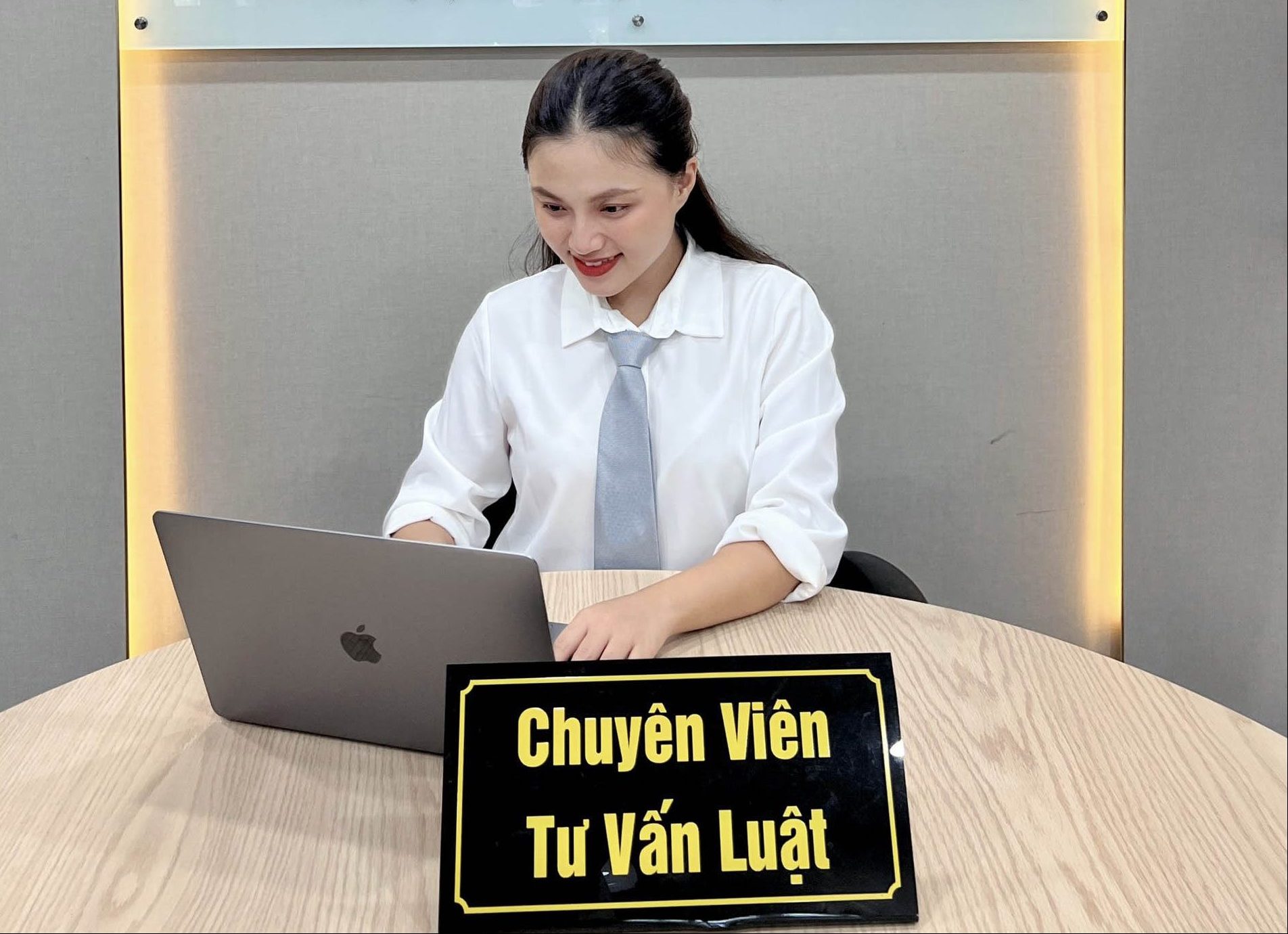 Hãng Luật Bạch Tuyết