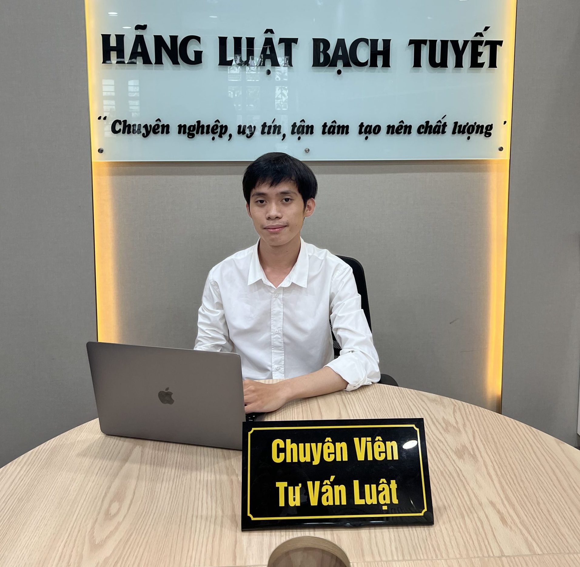 Hãng Luật Bạch Tuyết