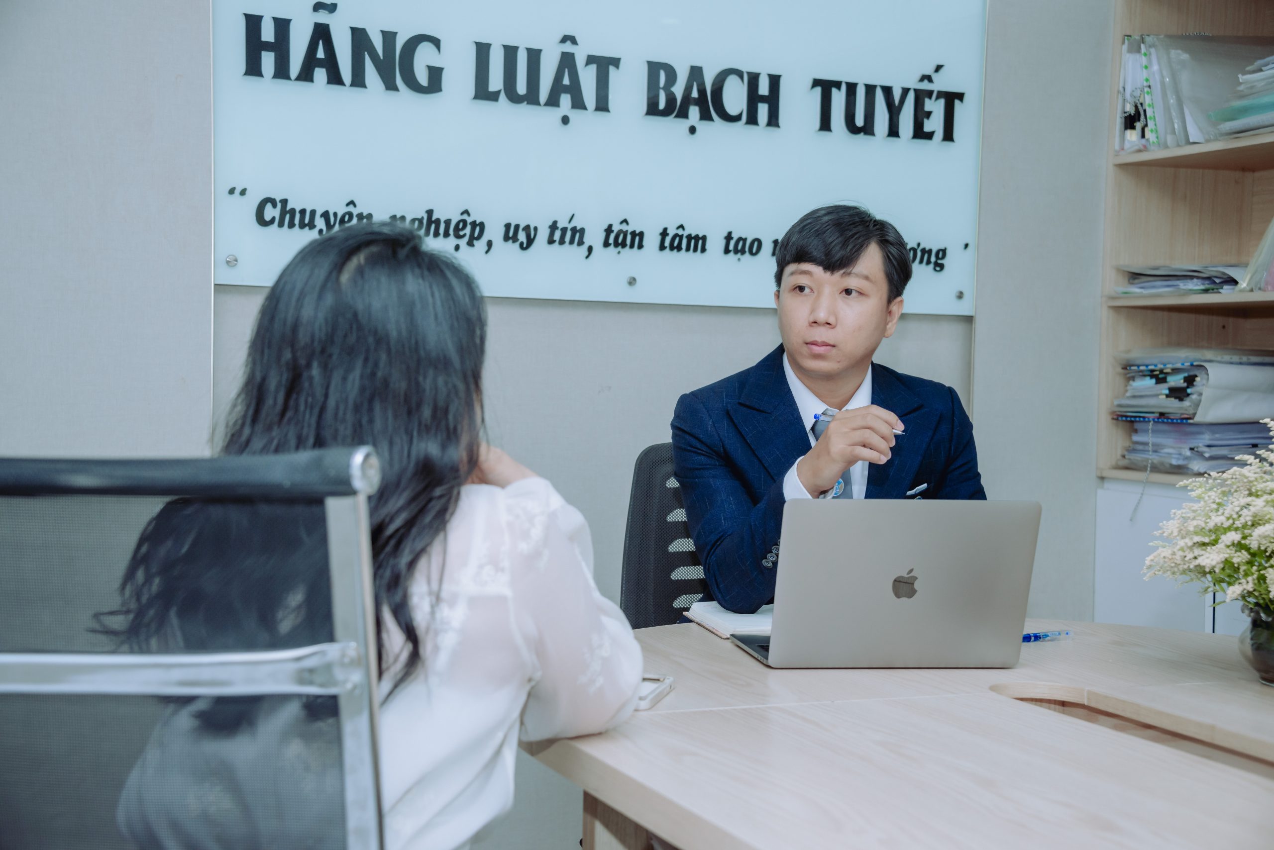 Hãng Luật Bạch Tuyết