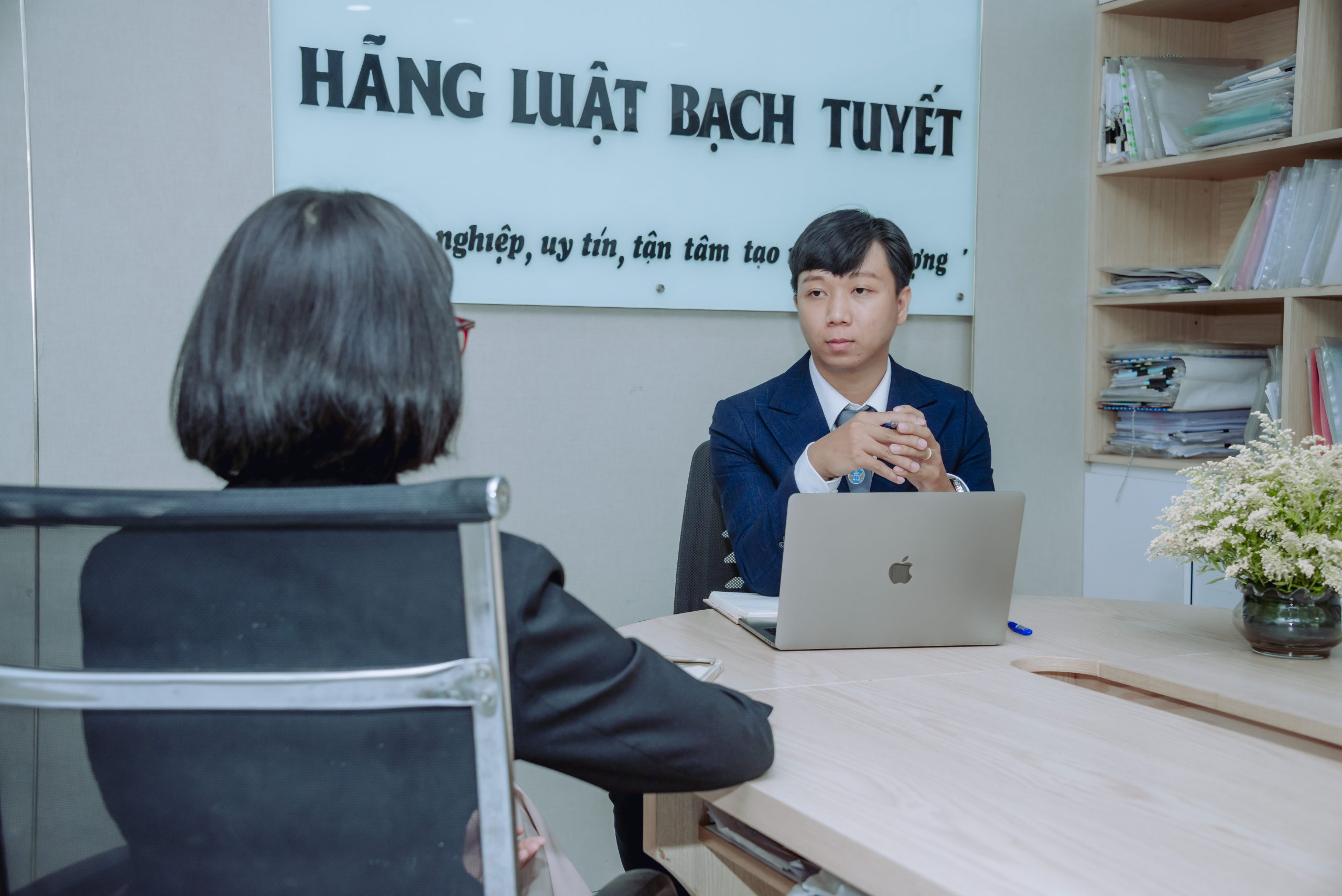 Hãng Luật Bạch Tuyết